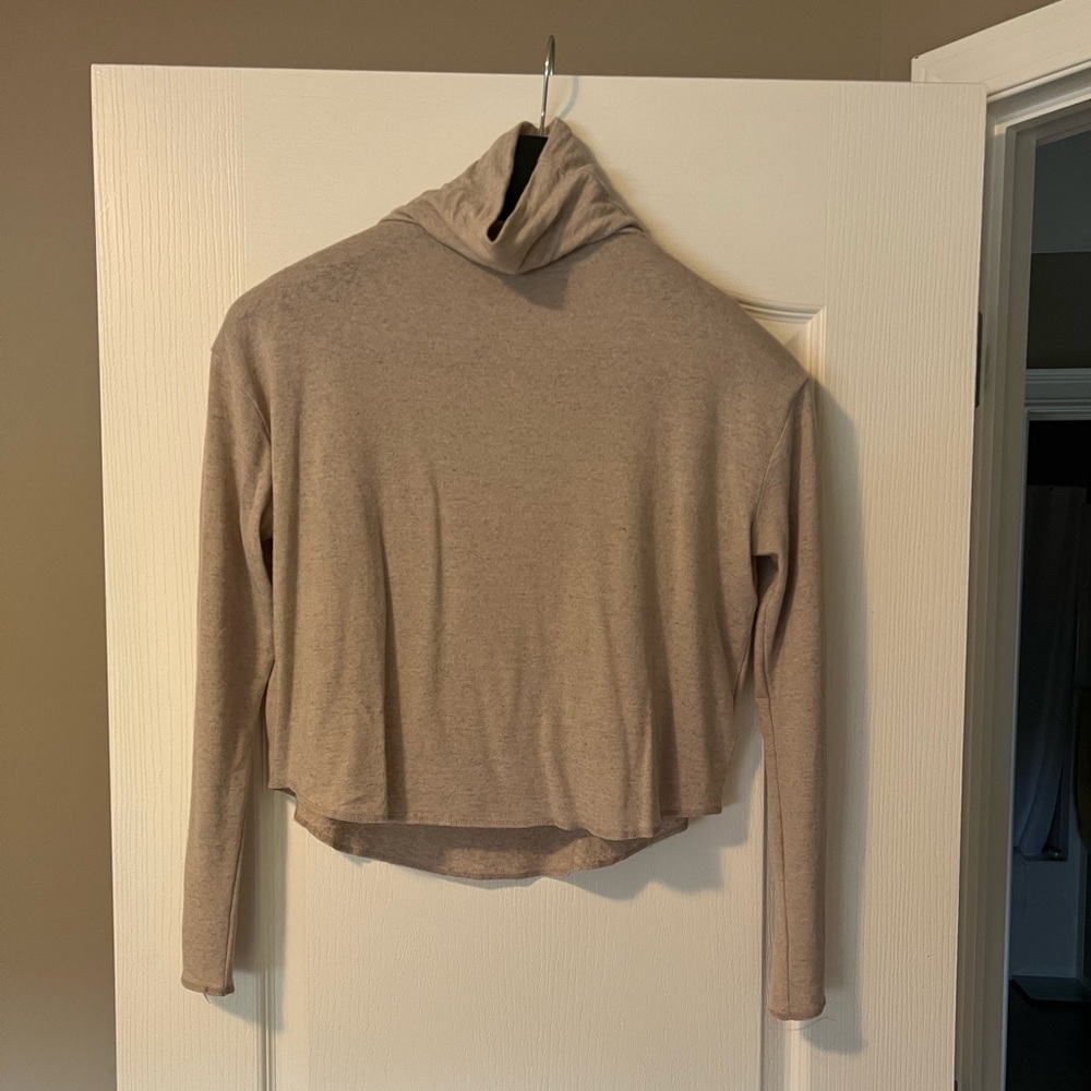 Community crop turtle neck